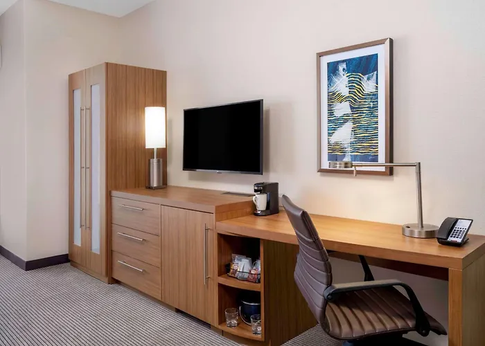 Hotel Hyatt Place Worth-alliance Town Center 3*
